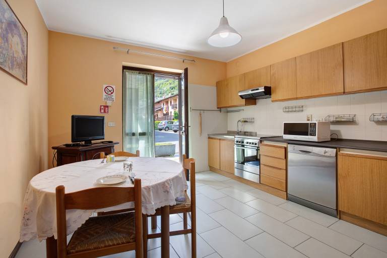 Apartment 'Bilocale' with Mountain View, Shared Garden and Balcony — photo 4