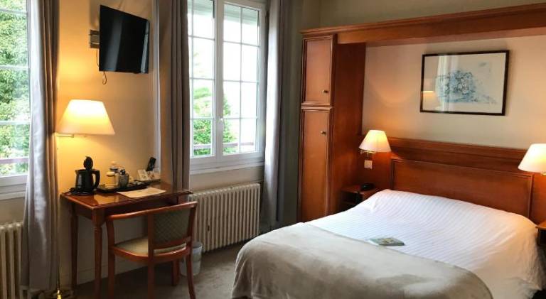 Logis Hotel Les Airelles Neufchatel En Bray — photo 2