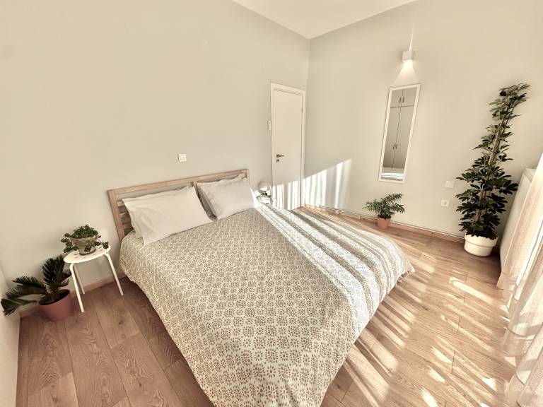 Reserve your apartment stay We Price Match Beachfront Travel Proud Seaside Family Home with Wraparound Balcony - Blue Zone Homes — photo 5