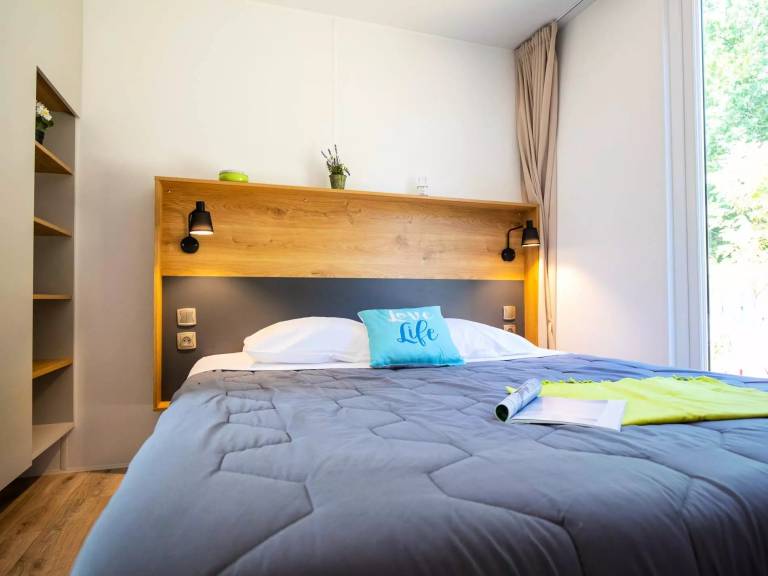 Campsite Le Domaine du Claris - Mobile home Premium Exclusive 3 bdr. 6 pers. Covered Decking A/C TV — photo 4