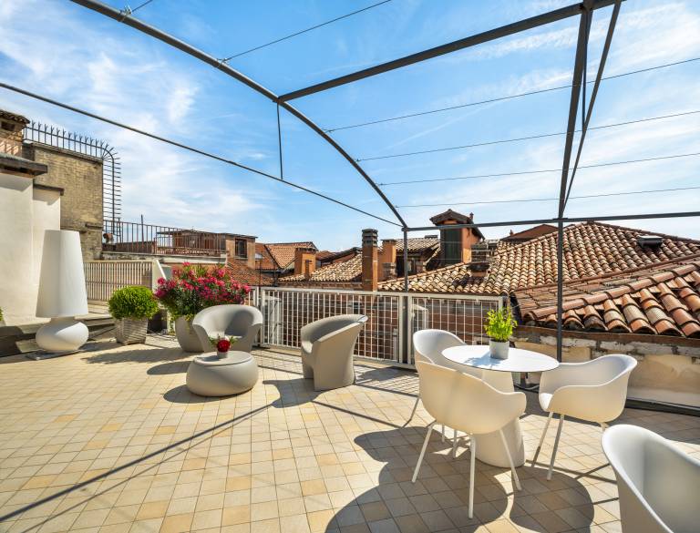 Apartment with patio | Next to Grand Canal | Pet-friendly — photo 3
