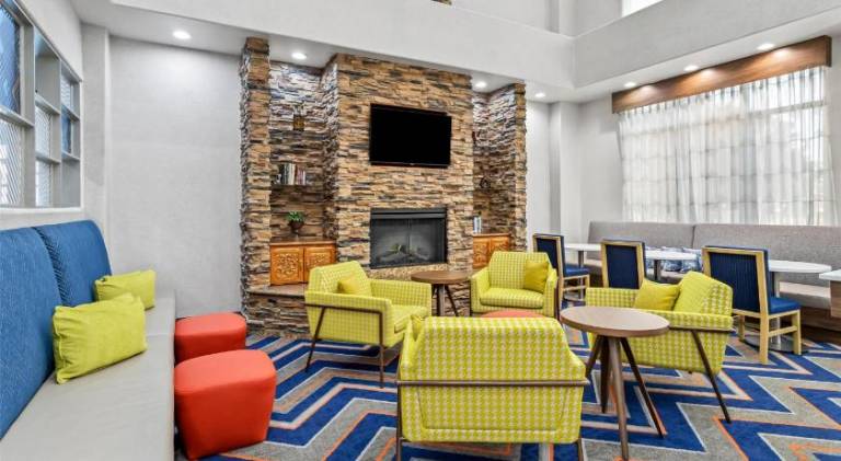 Hampton Inn & Suites Farmington — photo 2