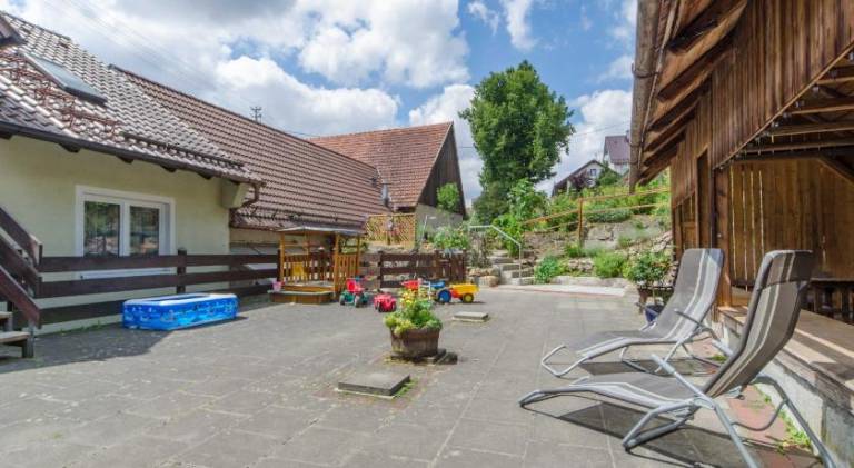 Holiday apartment with barbecue, yard & terrace — photo 5