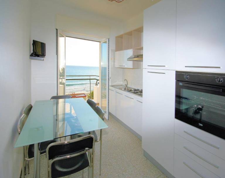 Child-friendly nice holiday apartment with terrace | Sea view | Next to the beach | Pets allowed — photo 2