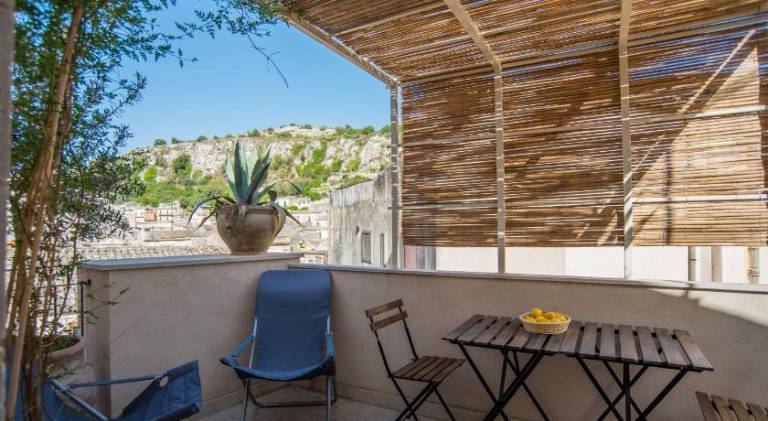 Family-friendly apartment with terrace | Next to Duomo of San Giorgio | Perfect for remote work | Pets are welcome — photo 5