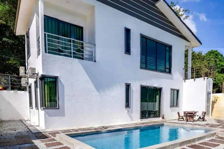 1600 m² Villa