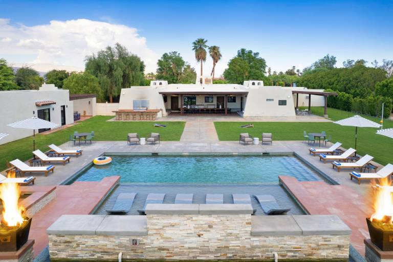 636 m&sup2; Villa