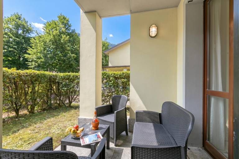 Rental apartment with yard | Mountain view in Porlezza