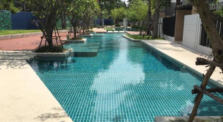 Villa with pool — photo 4