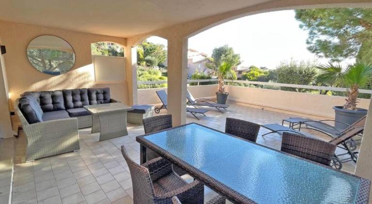Holiday apartment with garden, barbecue & pool — photo 2