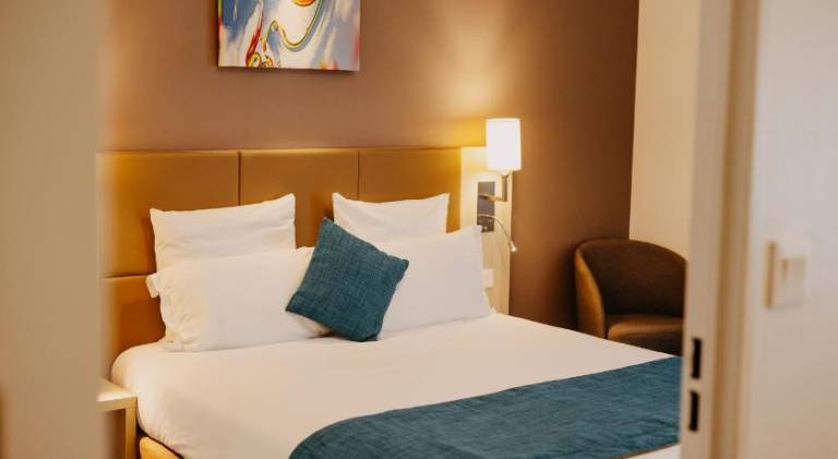 Serviced apartment for 127 persons in Suresnes