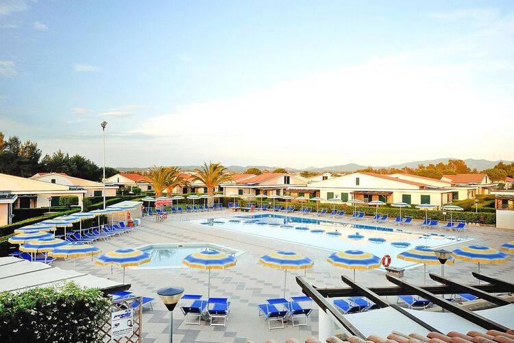 Family-oriented nice rental apartment with yard, sauna & pool | Dogs allowed in Cecina