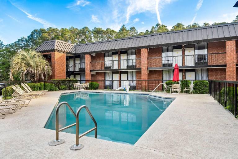 Days Inn by Wyndham Statesboro — photo 2