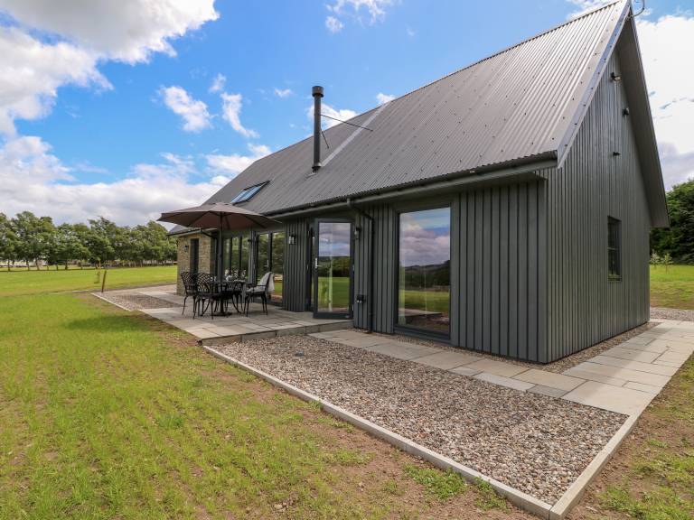 Cottage with grill & garden in Perth