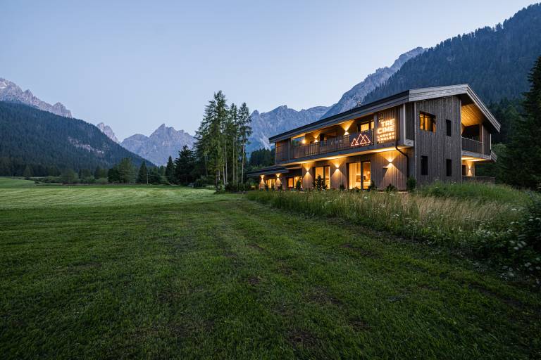 245 m&sup2; Chalet