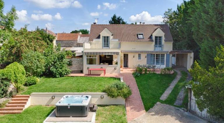 130 m&sup2; Villa