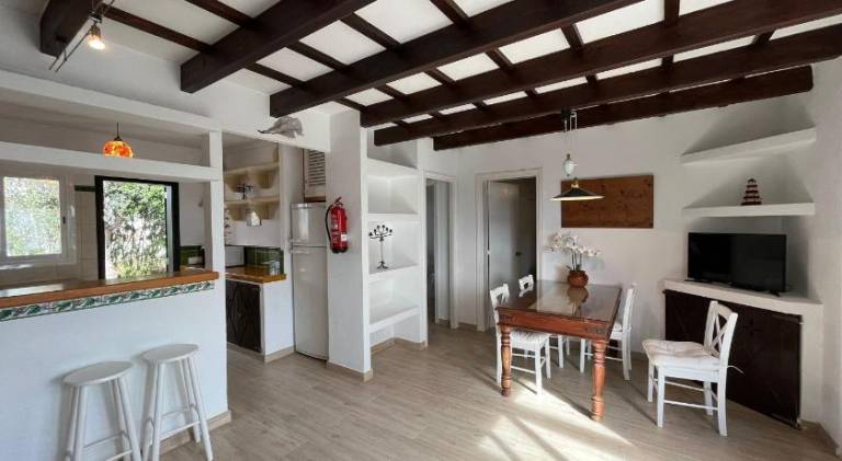 Vacation home with pool | Beach nearby | Pets are welcome — photo 3
