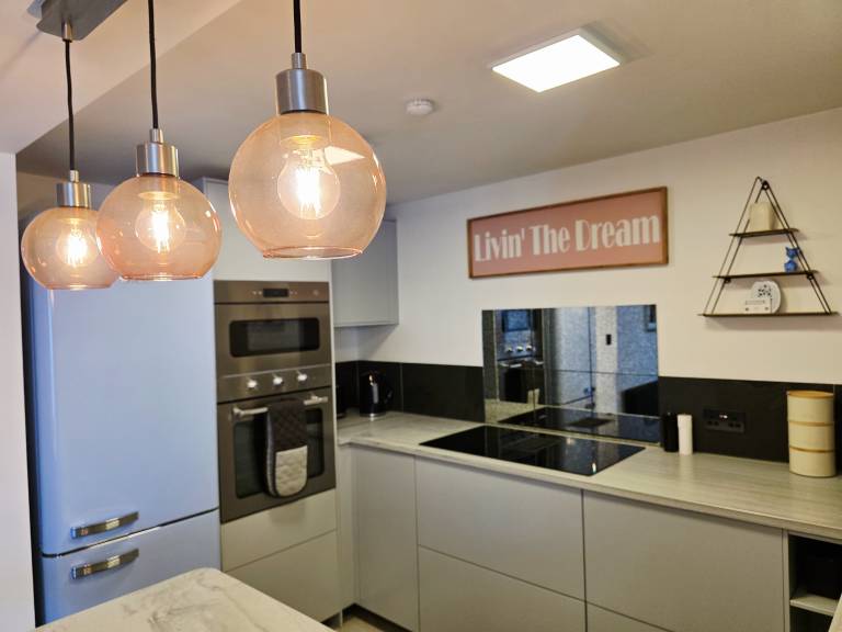 Luxury Gem apartment for 4: 2 Ensuite Bedrooms, close to weddings, beach and quay — photo 4
