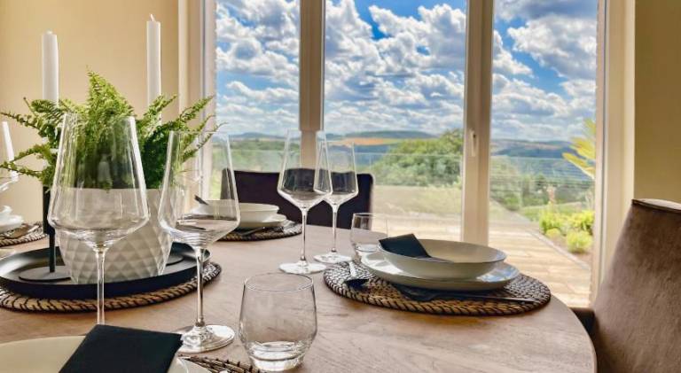 Pleasant apartment with sauna, barbeque & patio | Pets allowed — photo 5