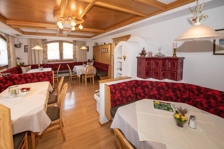 Family-friendly lovely rental apartment with sauna, pool & yard | Ski nearby | Pet-friendly — photo 4
