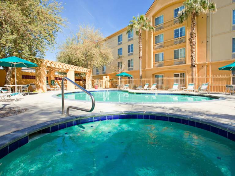 La Quinta Inn & Suites by Wyndham Phoenix Chandler — photo 4