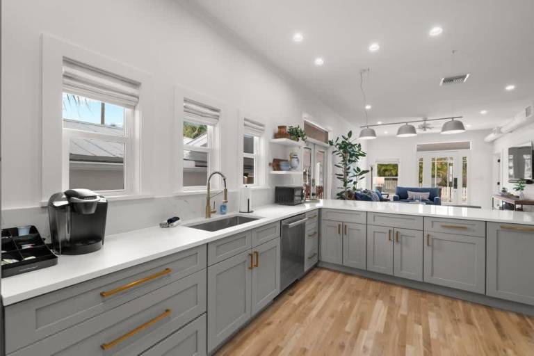 Child-friendly beautiful house with fast internet & yard | Pet-friendly — photo 2