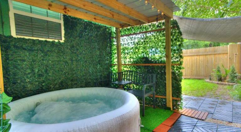 Charming vacation home with hot tub | Dogs allowed — photo 4