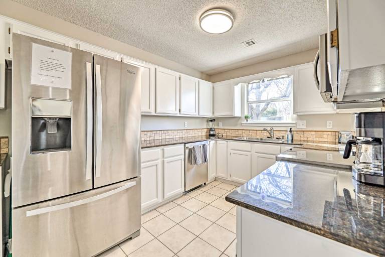 Fayetteville Home w/ Hot Tub  3 Mi to U of A! — photo 2