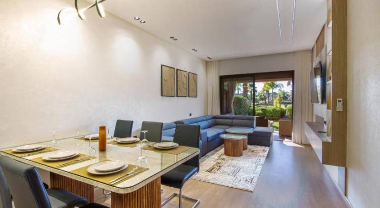 Apartment with pool — photo 4