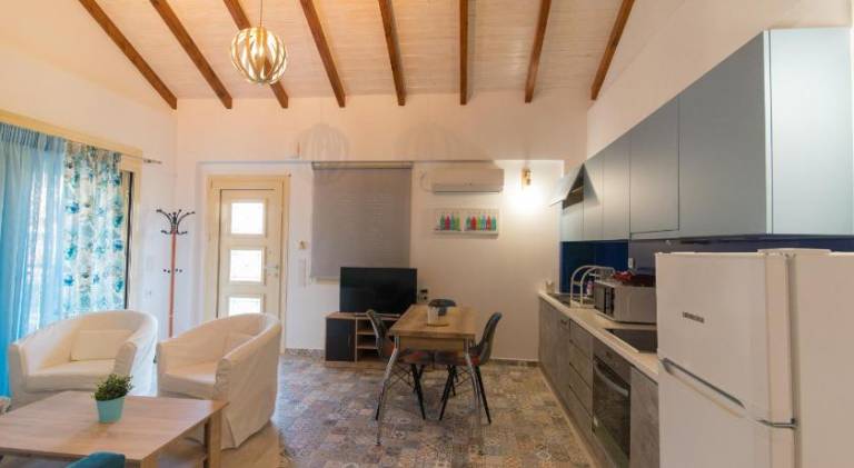 Nice vacation home with pool, terrace & yard | Beach nearby | Dogs allowed — photo 2