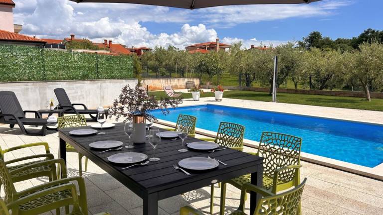 Villa with garden, terrace & private pool — photo 4