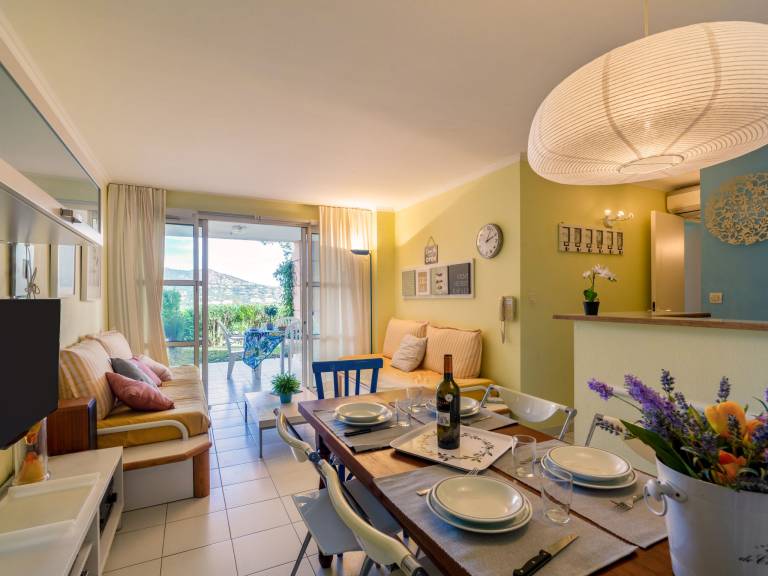 Children-friendly rental apartment with yard, patio & pool | Sea view | Next to the beach | Pet-friendly — photo 2