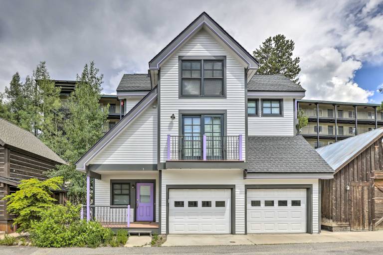 Walk to Ski Gondola: Mtn-View Breckenridge Condo — photo 3