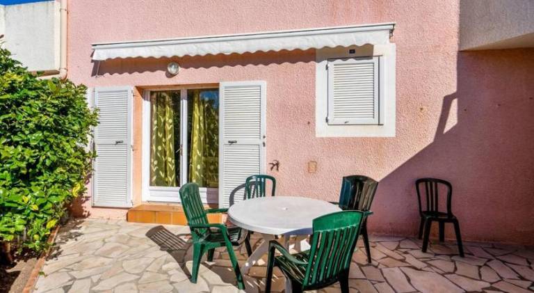 Rental apartment with patio & BBQ in Sète