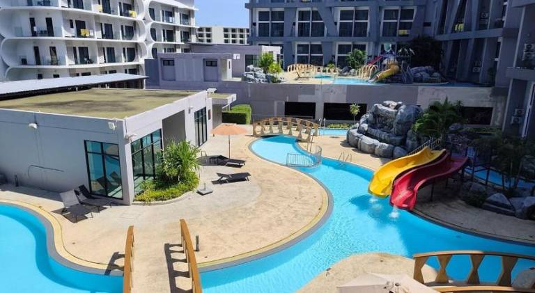 Holiday apartment with pool in Karon