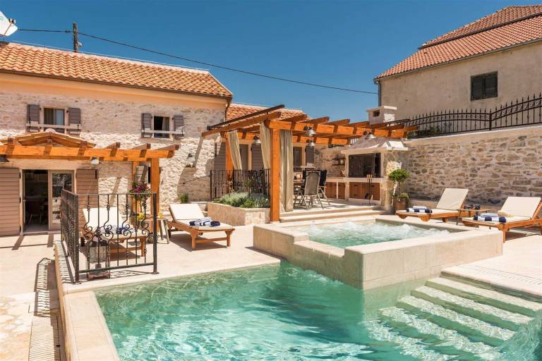 Traditional stone house with pool in Skradin — photo 3