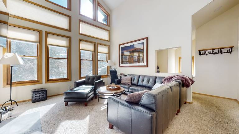 Snowcreek V 880 Great Views, Beautiful Complex Location, Bright with Private Washer Dryer — photo 4