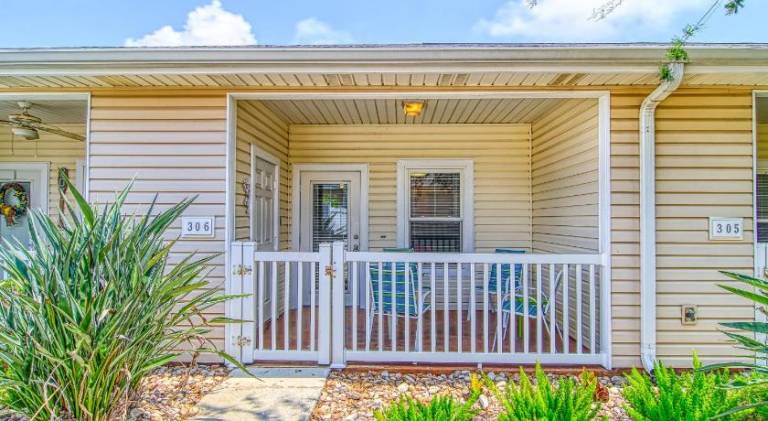 Charming house | Pets allowed in Corpus Christi, TX