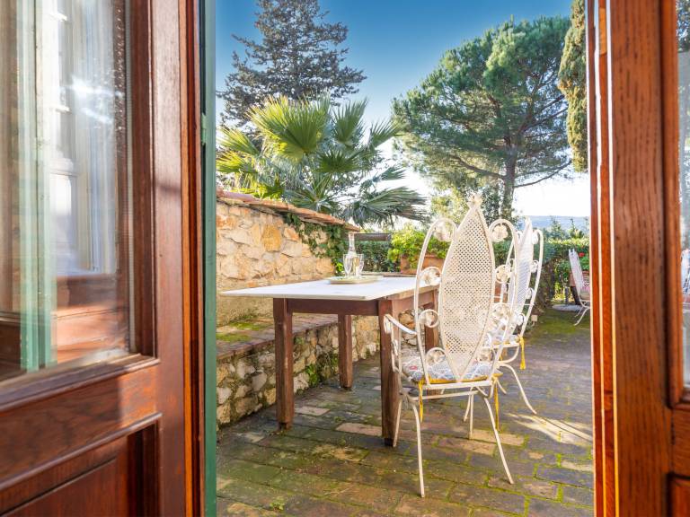 Pleasant apartment with patio, yard & BBQ | Pet-friendly — photo 4
