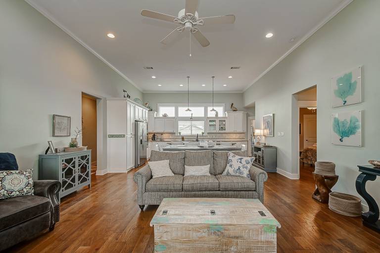 Vacation home with patio — photo 3