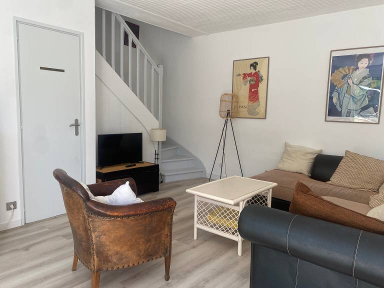 Fully equipped vacation home with yard | Close to the beach | Pet-friendly — photo 4