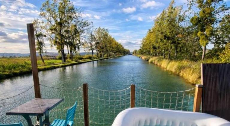Boat with hot tub & pool — photo 5