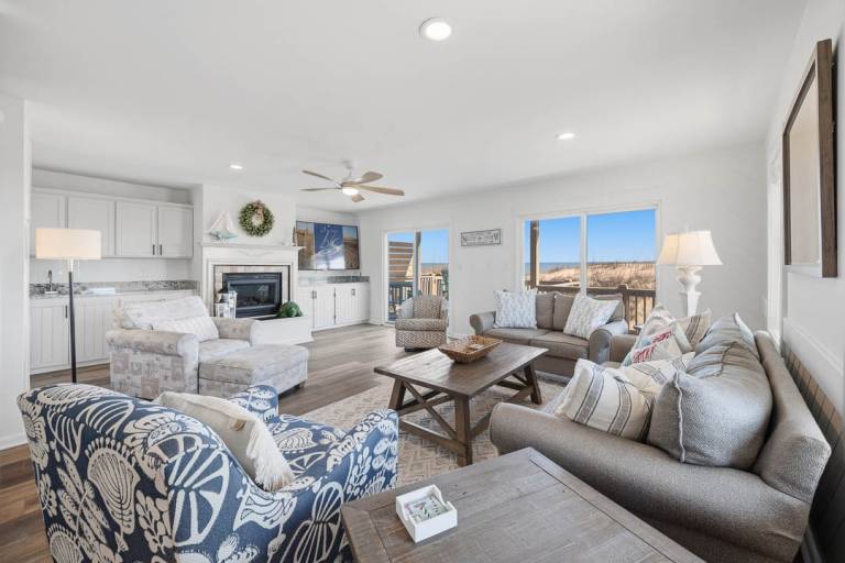 Salt Therapy OBX Oceanfront Dog Friendly, Hot Tub Nags Head — photo 4