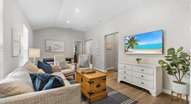 Vacation home | Beach nearby | Pets are welcome in Hollywood, FL