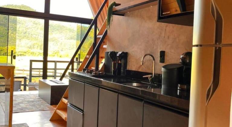 Lodge with patio, jacuzzi & yard — photo 4