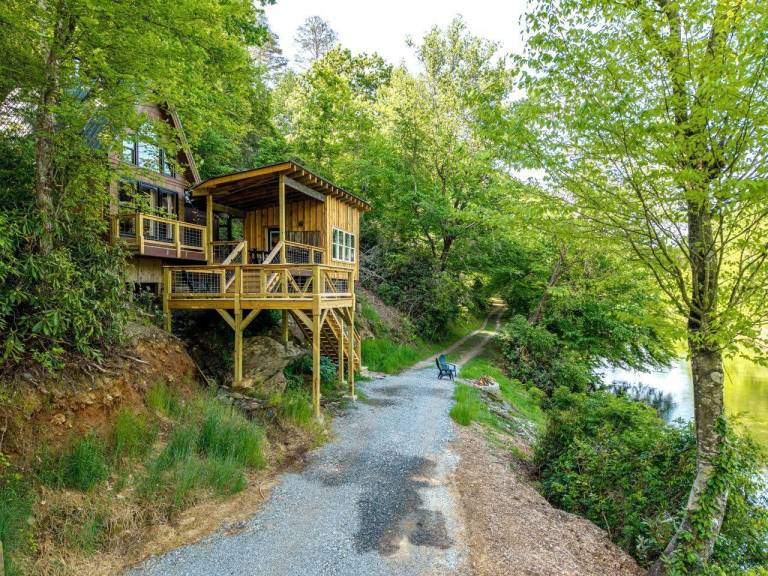 Cabin Mineral Bluff