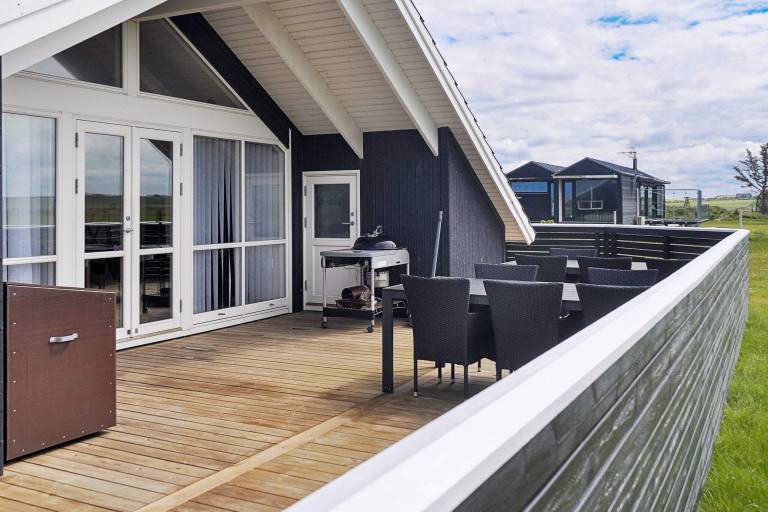 Fully equipped charming vacation home with grill, sauna & patio | Dogs allowed — photo 3
