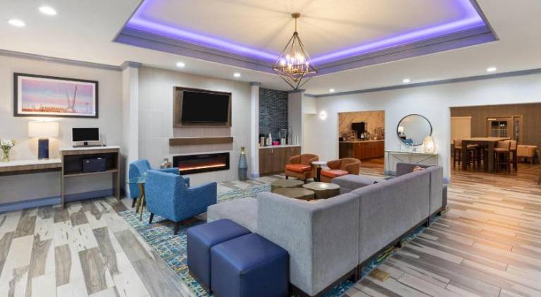 La Quinta Inn & Suites by Wyndham Oklahoma City - Moore — photo 2