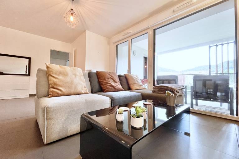 Condo with patio — photo 3