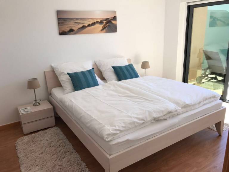 In Sesimbra mit Grill Terrasse und Garten